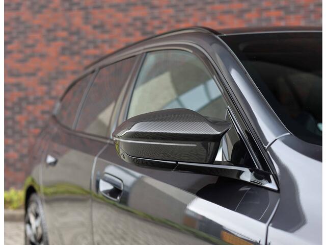 BMW 5-SERIE Touring 550e xDrive | M Performance - Pano - Trekhaak - HUD
