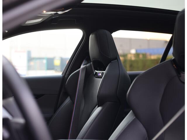 BMW 5-SERIE Touring 550e xDrive | M Performance - Pano - Trekhaak - HUD