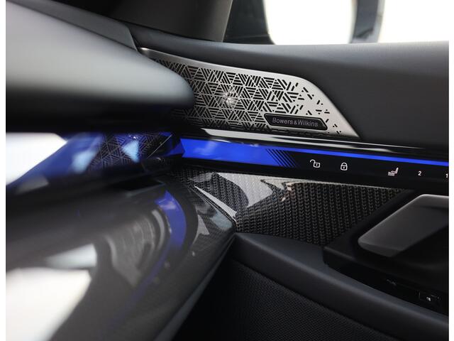 BMW 5-SERIE Touring 550e xDrive | M Performance - Pano - Trekhaak - HUD
