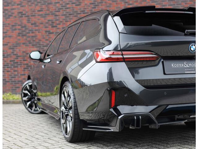 BMW 5-SERIE Touring 550e xDrive | M Performance - Pano - Trekhaak - HUD