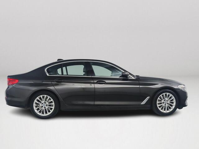 BMW 5-SERIE 520i High Executive Edition | Navigatie | Head-up Display | Stoelverwarming