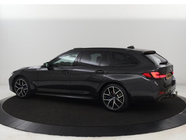 BMW 5-SERIE 530i High Executive | M Sport | Panoramadak | Trekhaak | Nappaleder | Stoelverwarming | Laser Light | Carplay | Sfeerverlichting | Camera | Navigatie | Keyless | Stuurverwarming