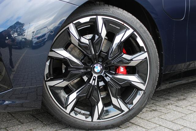 BMW 5-SERIE Touring 530e M Sport Automaat / Panoramadak / Trekhaak / Bowers & Wilkins / Adaptief onderstel professional / Parking Assistant Professional / Stoelventilatie
