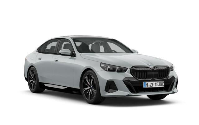 BMW 5-SERIE 530e M-Sport Pano ACC 360 H/K Stoel-vent Brooklyngrau