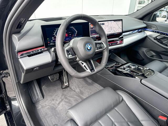 BMW 5-SERIE Touring 530e M Sport Edition 21'' / Glazen dak / Driving Assistant Plus / Comfort Acces / Harman Kardon Audio / Trekhaak
