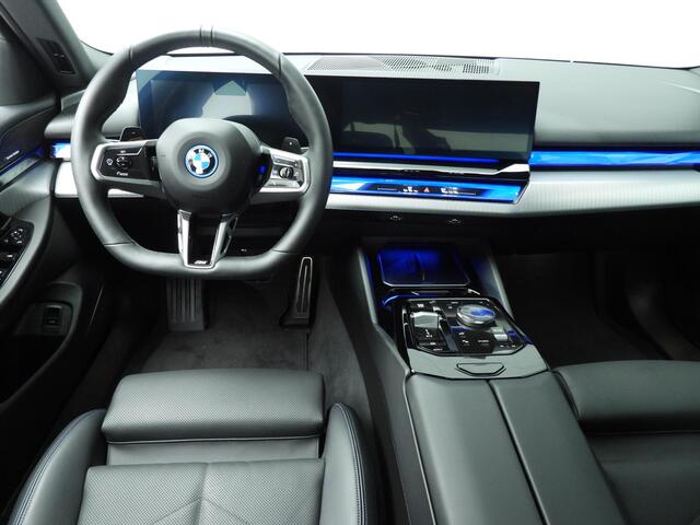 BMW 5-SERIE Sedan 530e | M-Sportpakket | LED | Navigatie | Active cruise | Trekhaak | Sportstoelen | DAB | Harman-kardon sound | Alu 19 inch