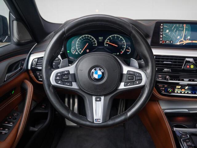 BMW 5-SERIE Sedan 540i xDrive | High Executive | M Sportpakket | Massagefunctie | Verwarmd Stuurwiel | Head-Up Display | Harman Kardon | Comfort Access | Soft Close | Schuif-/kanteldak | Stoelventilatie | Trekhaak