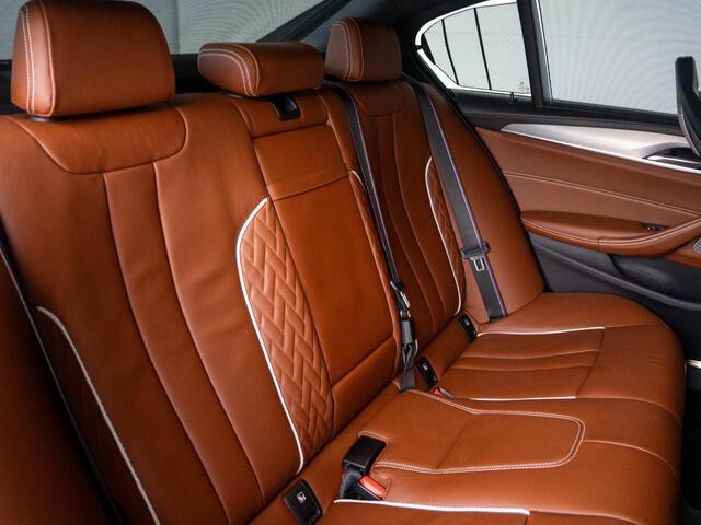 BMW 5-SERIE Sedan 540i xDrive | High Executive | M Sportpakket | Massagefunctie | Verwarmd Stuurwiel | Head-Up Display | Harman Kardon | Comfort Access | Soft Close | Schuif-/kanteldak | Stoelventilatie | Trekhaak