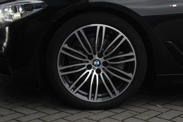 BMW 5-SERIE Touring 520i M Sport | Pano | NL-Auto | H+K High Executive Edition