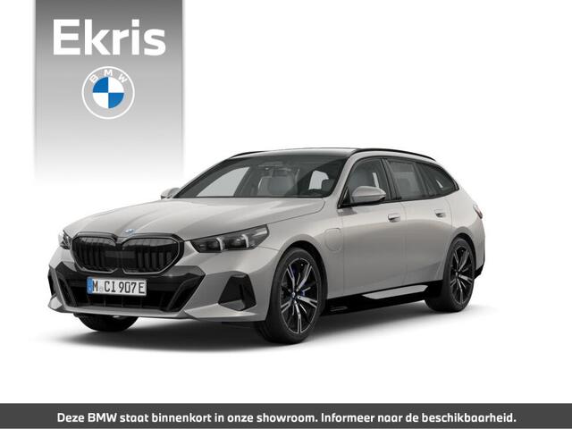 BMW 5-SERIE Touring 550e xDrive M Sportpakket Pro | Panoramadak | Bowers & Wilkins | Trekhaak | Comfort Pack | Innovation Pack
