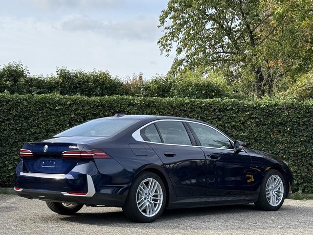 BMW 5-SERIE 530e | Harman/Kardon | Comfortzetels | 360 Cam | 4x stoelverw. | Stoelventilatie | Adapt. Led | Driving Ass.