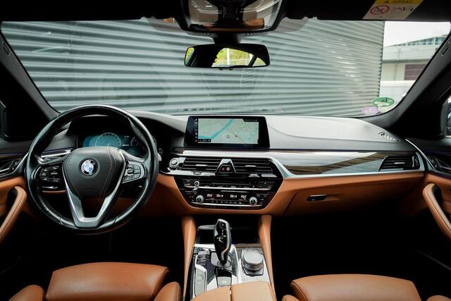 BMW 5-SERIE 530e iPerformance High Executive / Adaptive / HUD / Comfortstoelen / Drive Assist Pro
