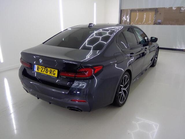 BMW 5-SERIE 520i BUSINESS EDITION PLUS I M SPORTPAKKET I SCHUIFDAK I TREKHAAK I PARKING PACK I LASER LIGHTS