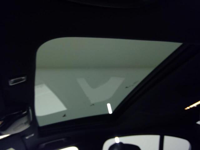 BMW 5-SERIE 520i BUSINESS EDITION PLUS I M SPORTPAKKET I SCHUIFDAK I TREKHAAK I PARKING PACK I LASER LIGHTS