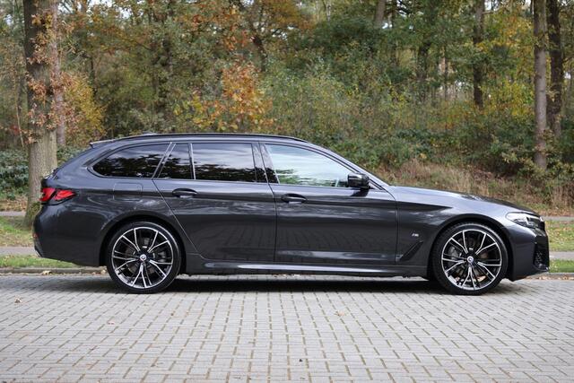 BMW 5-SERIE Touring 530i High Executive M-Sport | 20"| Pano | HUD | 360 Cam | Standkachel | Keyless | Driving Assistent Pro | Clima 4-zone | Comf stoel met memory | Achterbank verwarmd | etc.