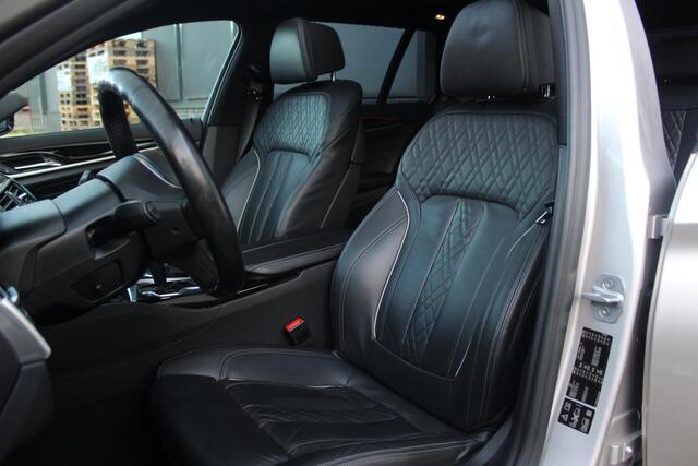 BMW 5-SERIE Touring 540i xDrive M-Sport High Executive | Panorama Dak | Comfort Stoelen | Trekhaak | HUD