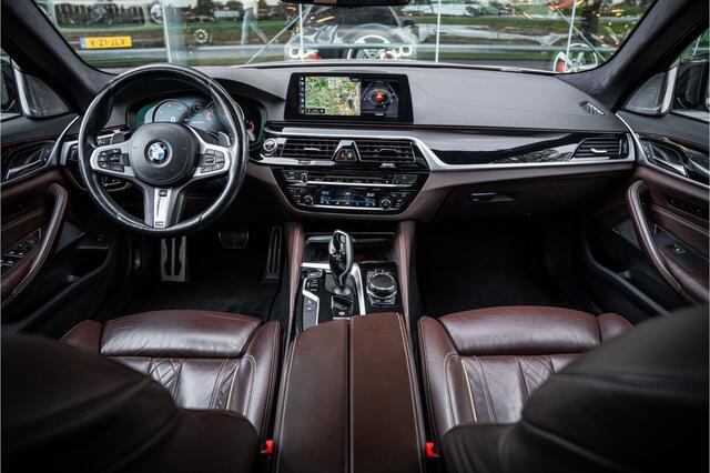 BMW 5-SERIE M550i xDrive High Executive ** Entertainment ** Panodak **