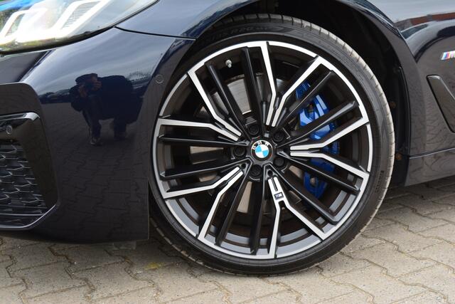 BMW 5-SERIE Touring 530d xDrive M-Sport | Pano | Trekhaak | 360 Camera | H&K | Nappa |
