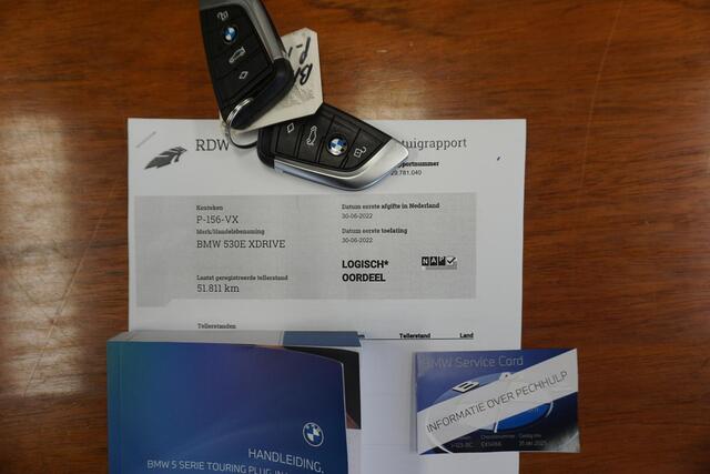 BMW 5-SERIE Touring 530e xDrive Business Edition Plus/Laser Led/Leer/ Origineel Nederlands