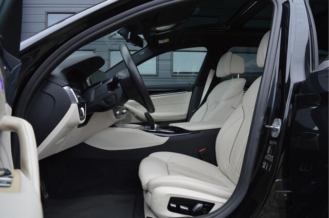 BMW 5-SERIE Touring 520i High Executive | M-PAKKET | PANO | CAMERA |