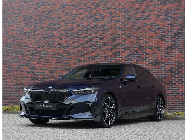 BMW 5-SERIE 550e xDrive | M-Performance - Pano - Trekhaak - HUD - B&W