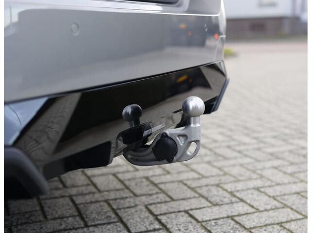 BMW 5-SERIE Touring 550e xDrive | Sportstoel - Pano - Trekhaak - Bow&Wil