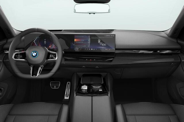 BMW 5-SERIE Sedan 550e xDrive | M Sportpakket Pro | Innovation Pack | Travel Pack | Comfort Pack