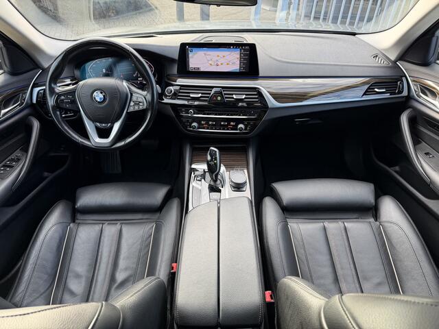 BMW 5-SERIE Touring 530i Luxury Line Pano-Dak | HUD | Camera | HiFi | Stoelverw. voor & achter |
