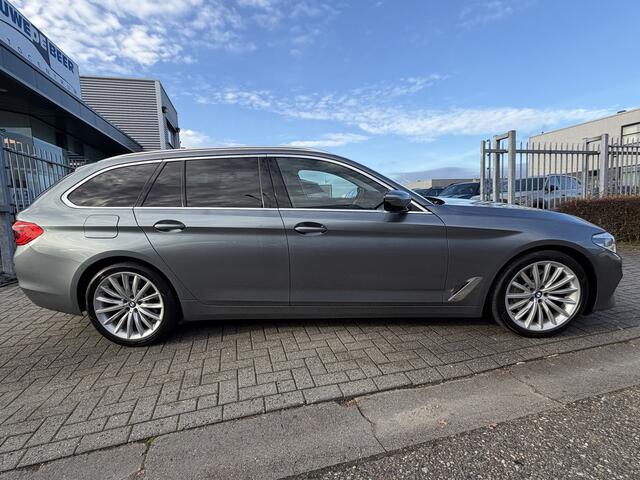 BMW 5-SERIE Touring 530i Luxury Line Pano-Dak | HUD | Camera | HiFi | Stoelverw. voor & achter |