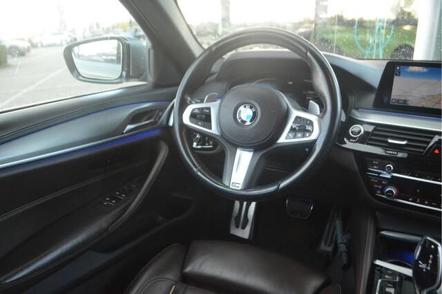 BMW 5-SERIE 520i High Executive M Sport Automaat / M Sportonderstel / Adaptieve LED / Parking Assistant Plus / Comfortstoelen / Stoelverwarming / Head-Up / Live Cockpit Professional