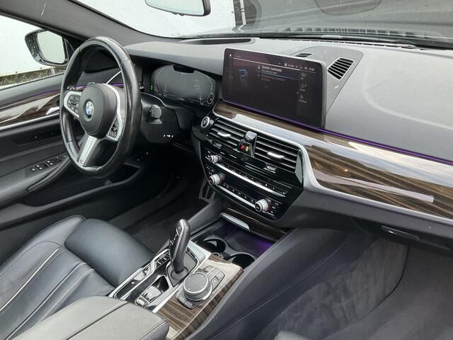 BMW 5-SERIE Touring 530e xDrive M-sport HUD Laser Memory 4wielsturing Pano Business Edition Plus