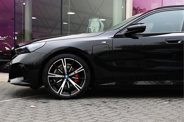 BMW 5-SERIE Touring 530e M Sport Automaat / Trekhaak / Adaptieve LED / Parking Assistant Plus / Stoelventilatie / Comfort Access / Live Cockpit Professional