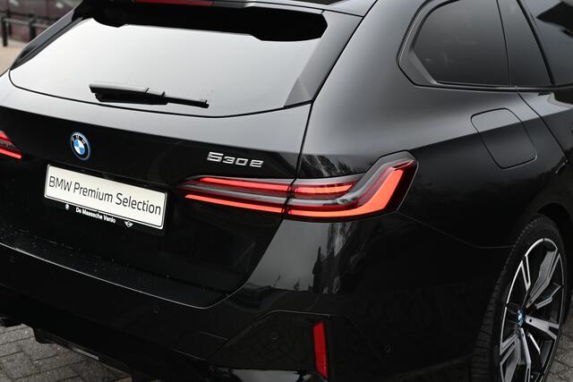 BMW 5-SERIE Touring 530e M Sport Automaat / Trekhaak / Adaptieve LED / Parking Assistant Plus / Stoelventilatie / Comfort Access / Live Cockpit Professional