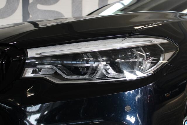 BMW 5-SERIE Touring 530i High Executive M-sport | Incl. 12 maanden garantie | 100% onderhouden | Memory-seats | Parkeercamera | Standkachel | Head-up display | Elektrisch uitklapbare trekhaak | Stoelverwarming | Climate control |