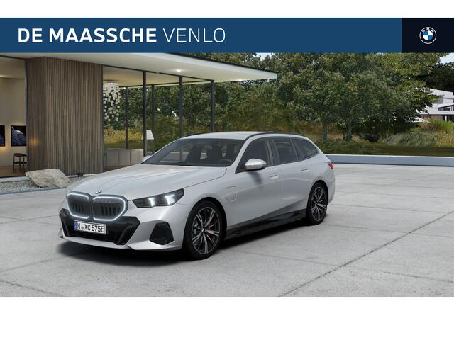 BMW 5-SERIE Touring 530e M Sport Automaat / Trekhaak / Achteruitrijcamera / Adaptieve LED / Parking Assistant / Stoelverwarming