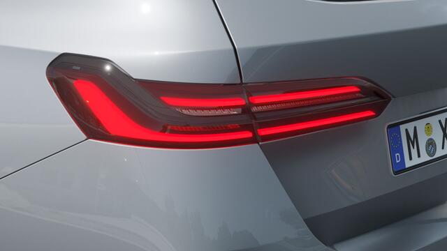 BMW 5-SERIE Touring 530e M Sport Automaat / Trekhaak / Achteruitrijcamera / Adaptieve LED / Parking Assistant / Stoelverwarming