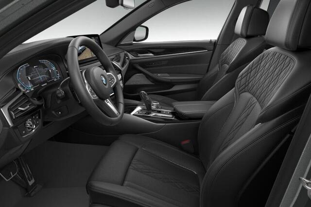 BMW 5-SERIE Sedan 545e xDrive High Executive / M Sportpakket / CoPilot Pack / Stoelventilatie / Schuif-/kanteldak / Laserlight / Parking Assistant Plus / BMW Head-Up Display / Harman Kardon