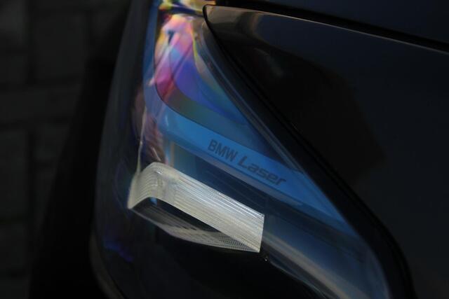 BMW 5-SERIE Touring 530e xDrive M-Sport | Panorama-dak | Comfort Stoelen | Harman & Kardon | Cruise Control Adaptief | Sfeerverlichting | Electrische Achterklep