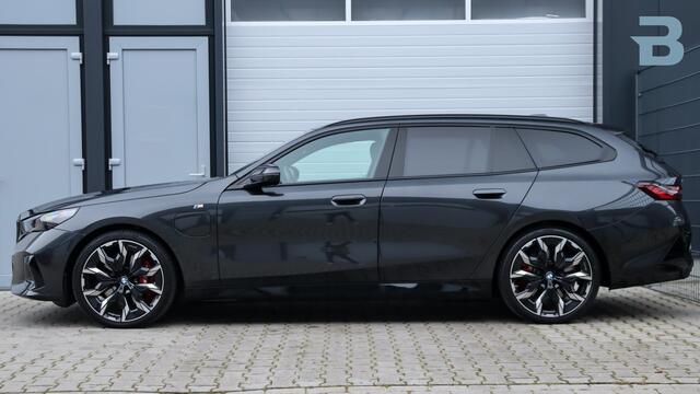 BMW 5-SERIE Touring 550e xDrive M-Sport Pro | Stoelventilatie | Harman/Kardon | Panoramadak | M Onderstel Professional | Head-up | Trekhaak