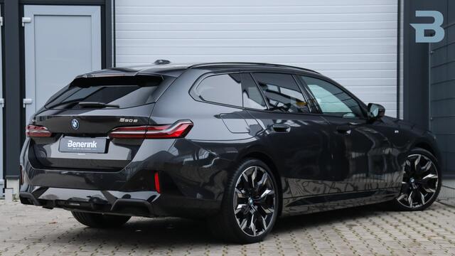 BMW 5-SERIE Touring 550e xDrive M-Sport Pro | Stoelventilatie | Harman/Kardon | Panoramadak | M Onderstel Professional | Head-up | Trekhaak
