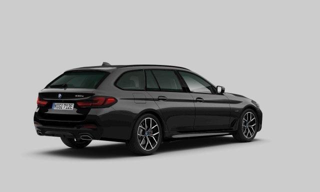 BMW 5-SERIE Touring 530e M-Sport | Panoramadak | Comfort Zetels | Comfort Access