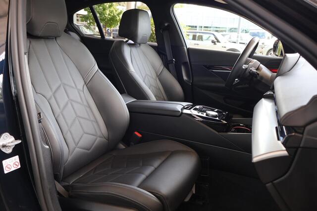 BMW 5-SERIE Sedan 550e xDrive | M Sportpakket | Innovation Pack | Comfort Pack