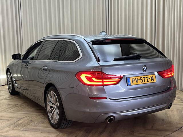 BMW 5-SERIE Touring 520i Executive *Org.NL!* Navigatie / LED / Cruise / Elektr. Klep / ECC Clima / PDC V&A / 18'' LMV