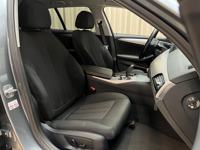 BMW 5-SERIE Touring 520i Executive *Org.NL!* Navigatie / LED / Cruise / Elektr. Klep / ECC Clima / PDC V&A / 18'' LMV