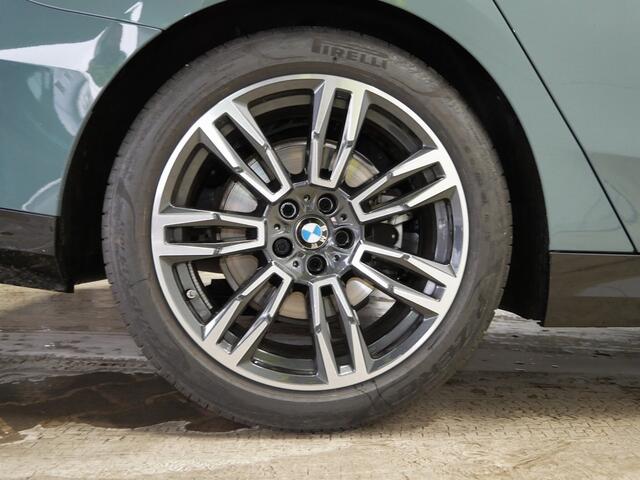 BMW 5-SERIE Touring 520i M-Sport | 19" | Panorama | Driving Assistant Plus | Harman Kardon | Trekhaak