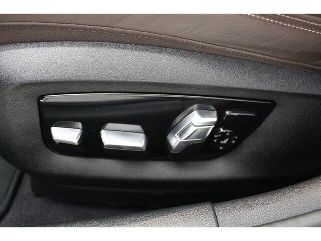 BMW 5-SERIE 540i M-Sport | Individual Donington Gray | M550i LM velgen | Trekhaak | Lederen dash | Harman Kardon | Trekhaak