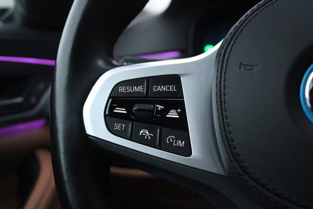 BMW 5-SERIE Touring 520e High Executive - Laser - Memory - HUD - Achteras besturing - Stoel/Stuur verwarming - ACC - Keyless - Rijklaar