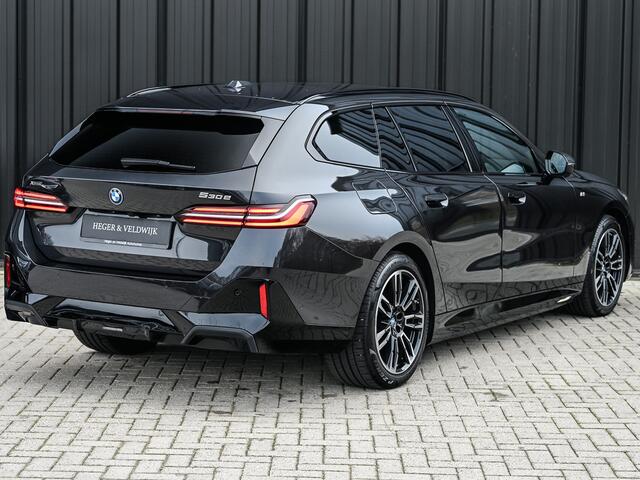 BMW 5-SERIE Touring 530e xDrive · M-Sport · Shadow Line · Panoramadak · Harman/Kardon · 360 Camera · Comfort Access · Stoel- en Stuurverwarming · Active Cruise · Ambiance · El. trekhaak
