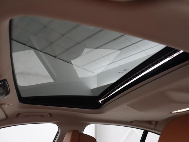 BMW 5-SERIE 540i High Executive | 51.800km NAP | Schuifdak | Luxury Line | Leder | 360 Camera | Comfortstoelen | Keyless | Stoelverwarming | Navigatie | Memory | Full LED | Dodehoek detectie | Park Assist