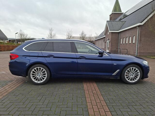 BMW 5-SERIE Touring 530i High Executive | Volleder | Pano | Luchtvering | Etc.